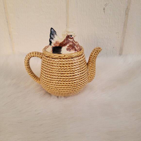 Vintage Ressini Chicken Teapot made in Japan Basket Weave - Picture 4 of 8